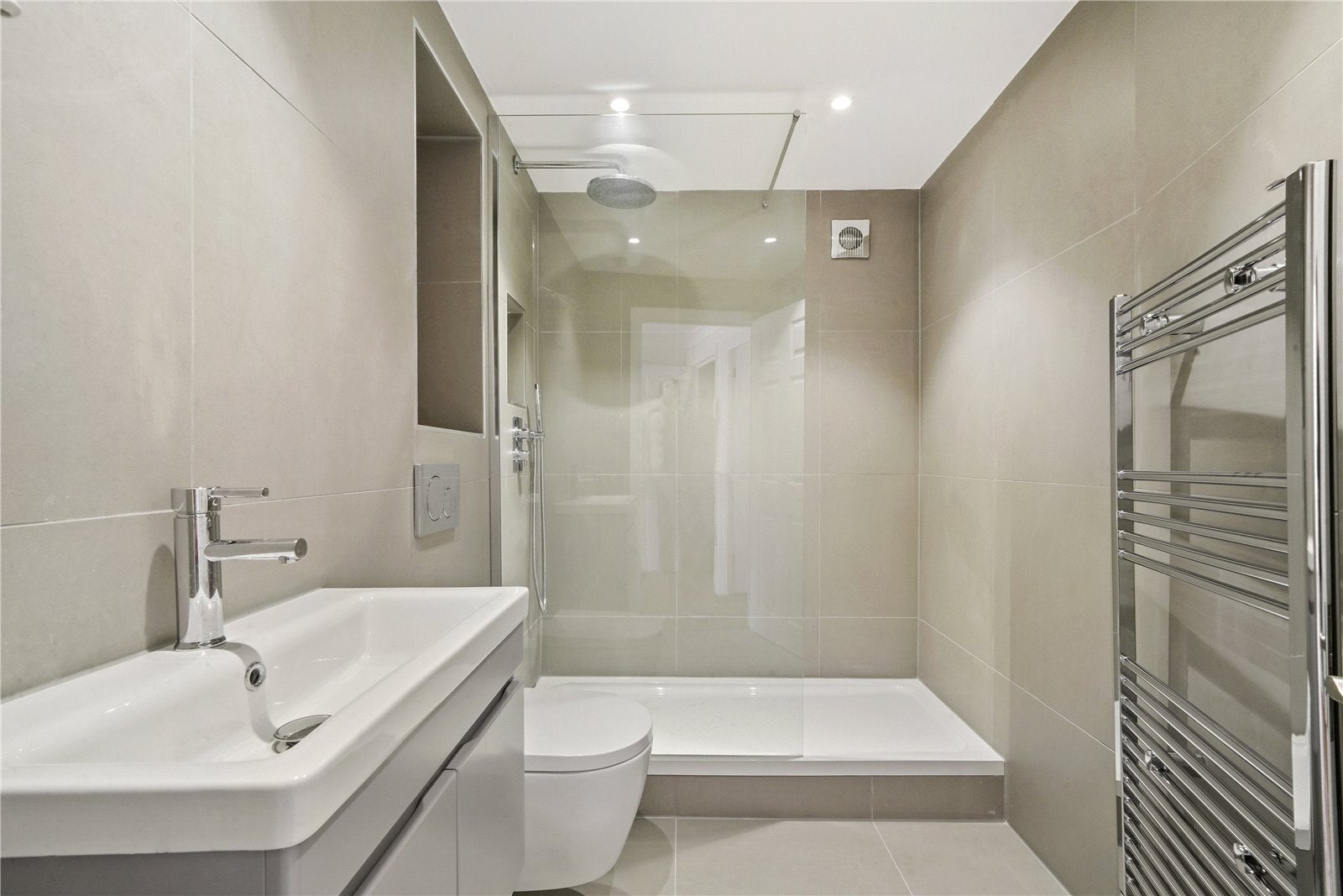 Flat Hillgate Place in Greater London