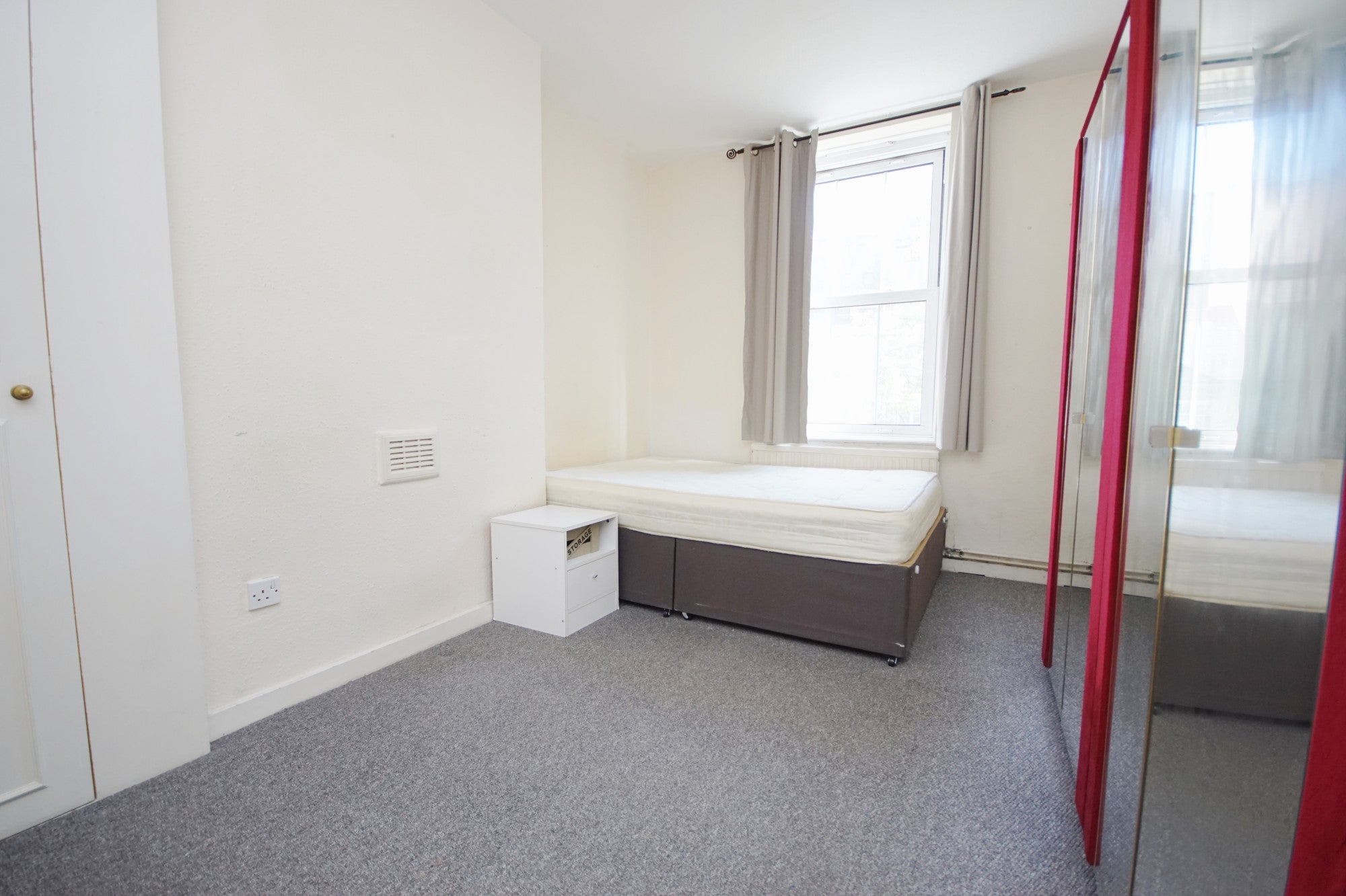 Flat Camden Park Road in Greater London