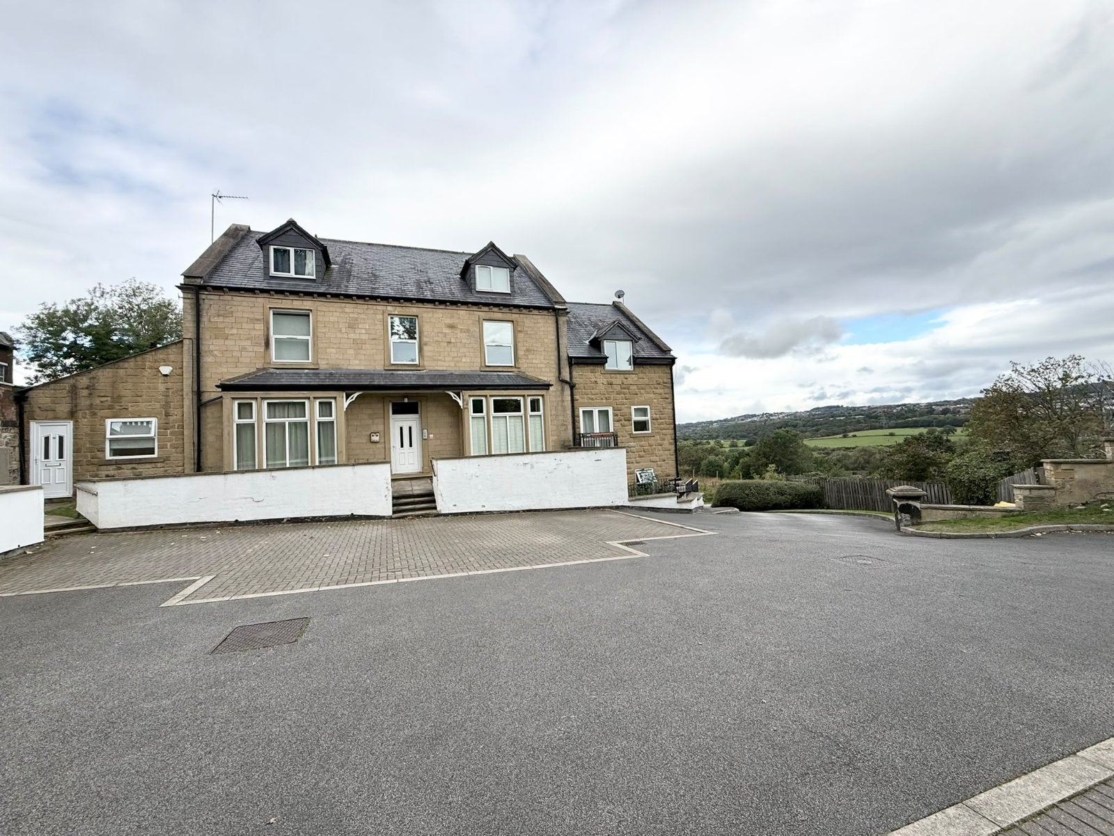 Flat Rodley Lane in Leeds
