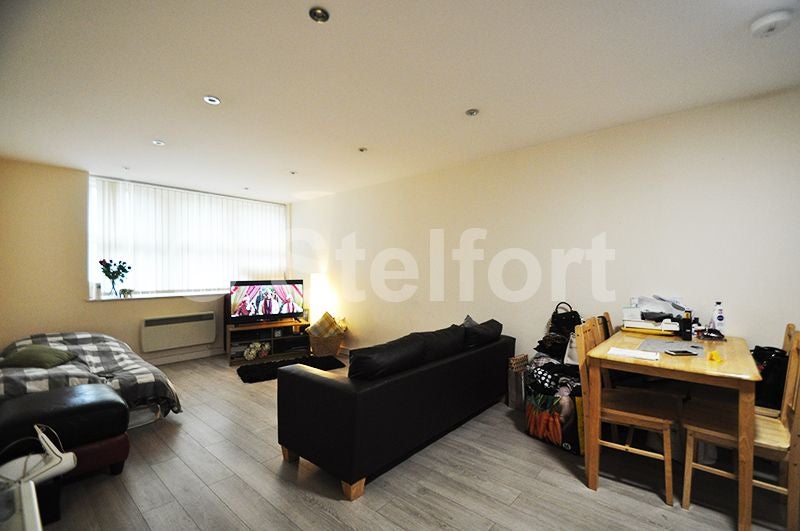 Flat Goodmayes Road in Greater London
