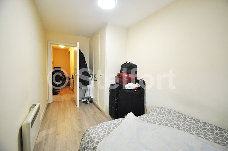 Flat Goodmayes Road in Greater London