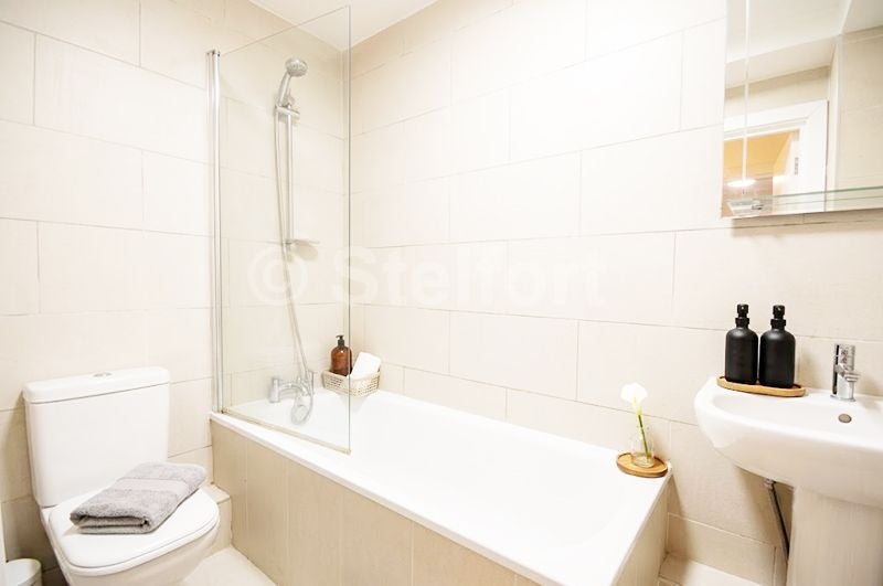 Flat Goodmayes Road in Greater London