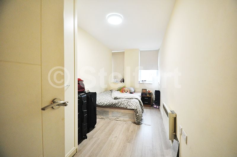 Flat Goodmayes Road in Greater London