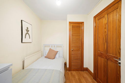 Room Chippenham Road in City of Westminster