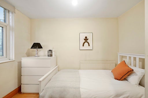 Room Chippenham Road in City of Westminster