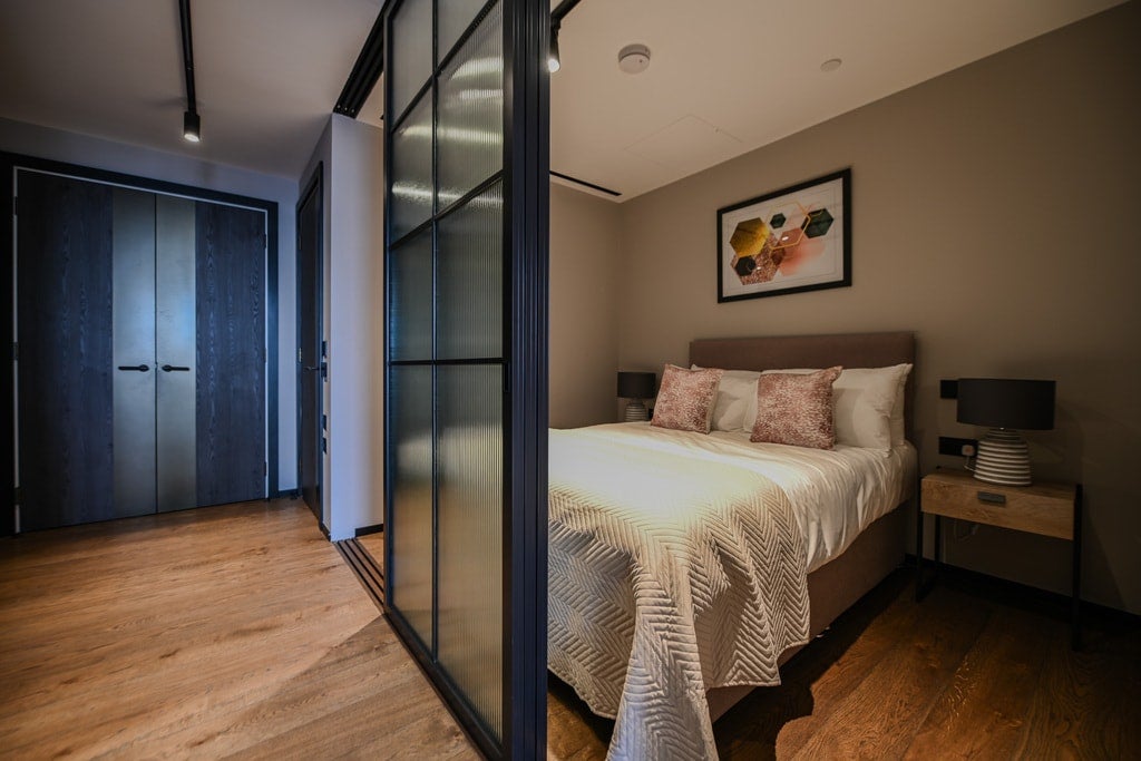 Flat Plough Yard in Greater London
