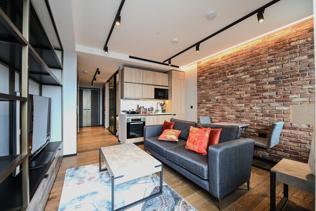 Flat Plough Yard in Greater London