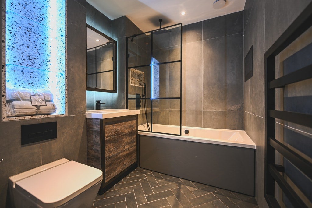 Flat Plough Yard in Greater London