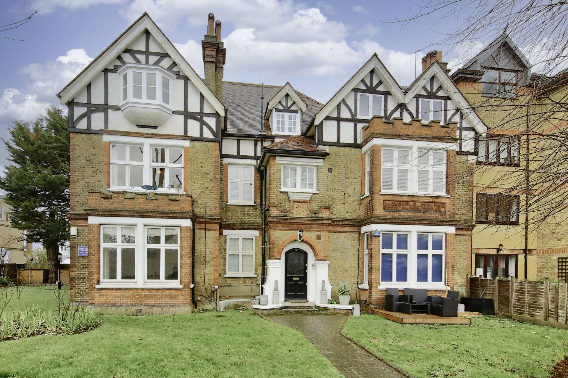 Flat Marjorie Grove in Greater London