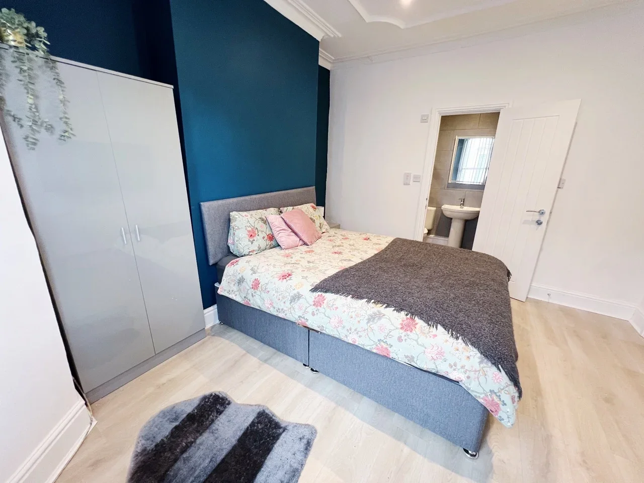 Room Newcombe Street in Liverpool