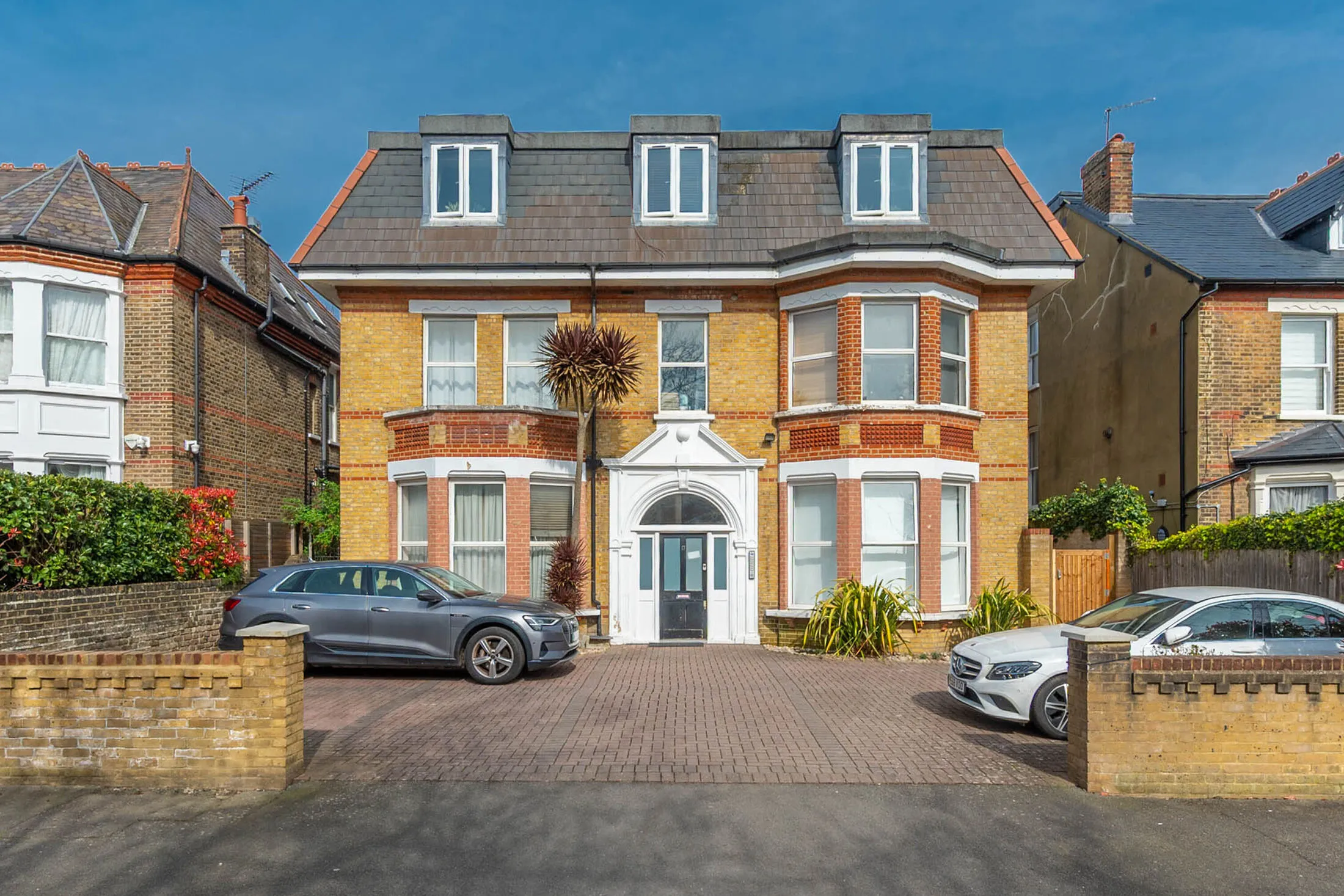 Room Freeland Road in Greater London
