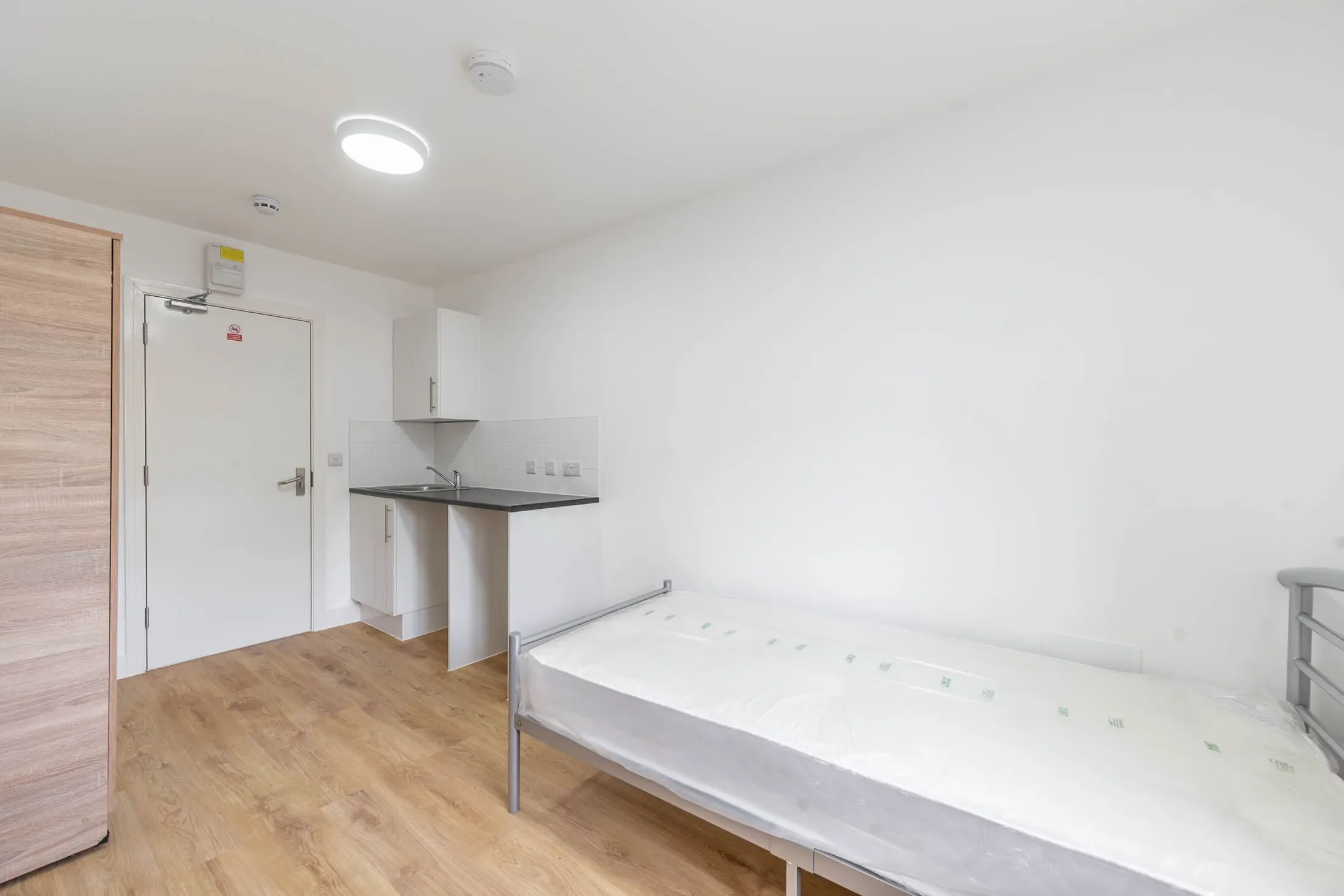 Room Freeland Road in Greater London