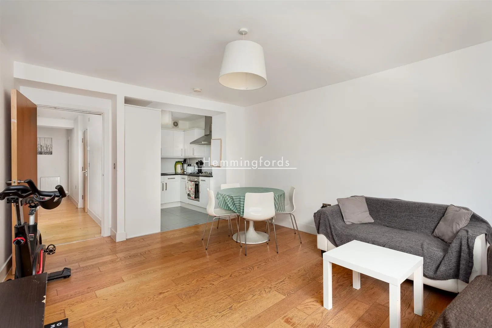 Flat Curtain Road in Greater London