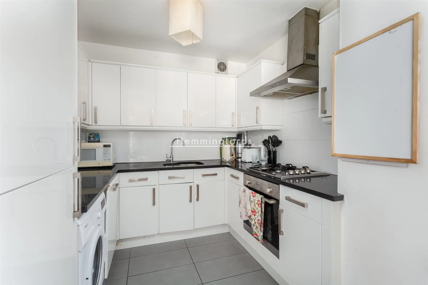 Flat Curtain Road in Greater London