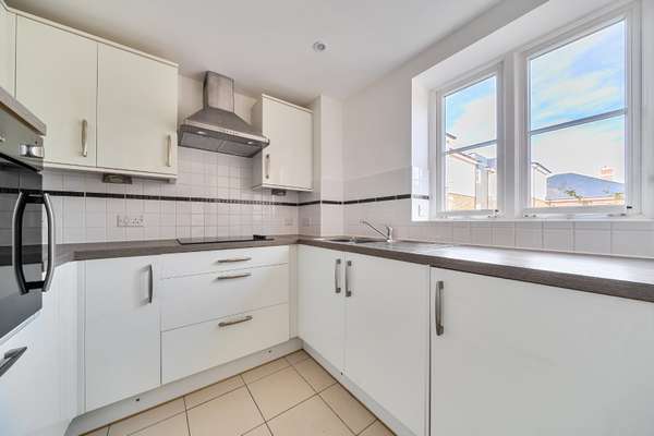 Flat Wheatfield Drive in Tunbridge Wells