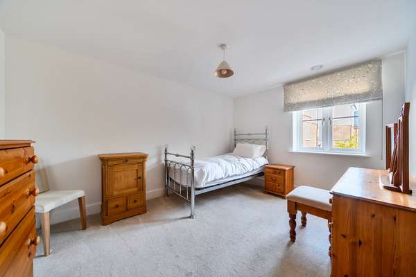 Flat Wheatfield Drive in Tunbridge Wells