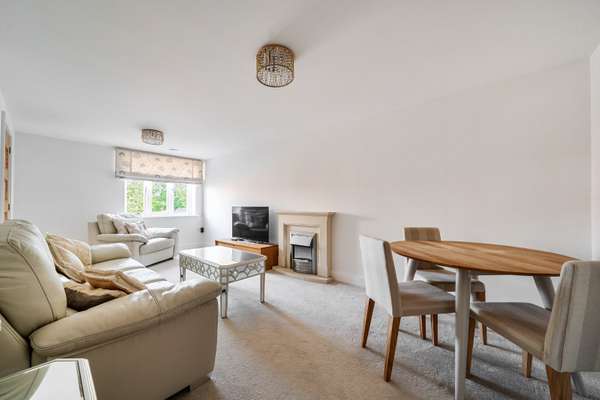 Flat Wheatfield Drive in Tunbridge Wells