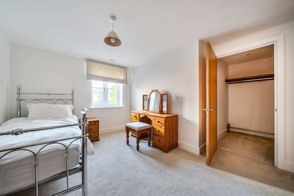Flat Wheatfield Drive in Tunbridge Wells