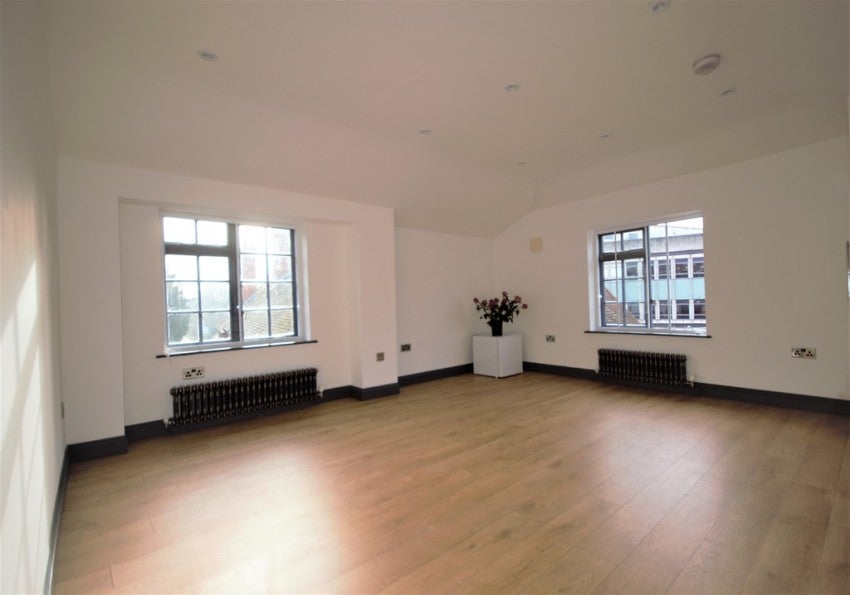 Flat Millmead in Guildford
