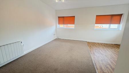 Flat Queens Place in Leeds