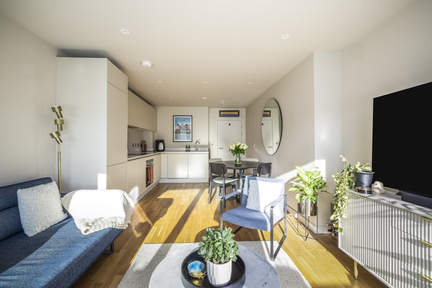 Flat Hawthorne Crescent in Greater London