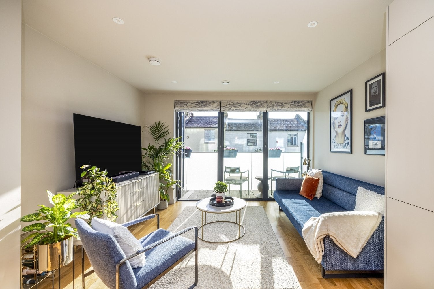 Flat Hawthorne Crescent in Greater London