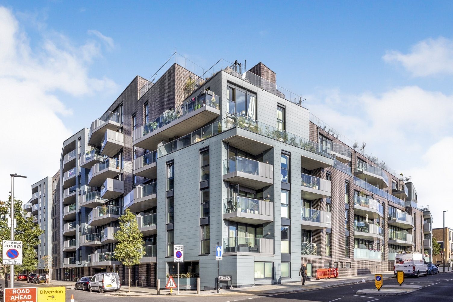 Flat Hawthorne Crescent in Greater London