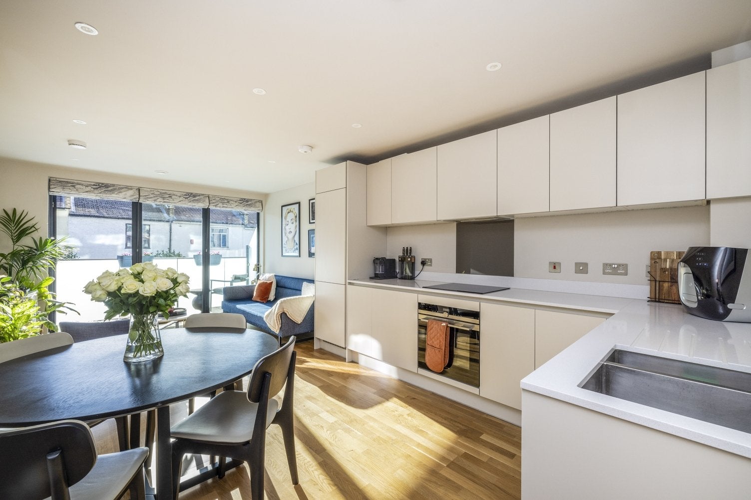 Flat Hawthorne Crescent in Greater London