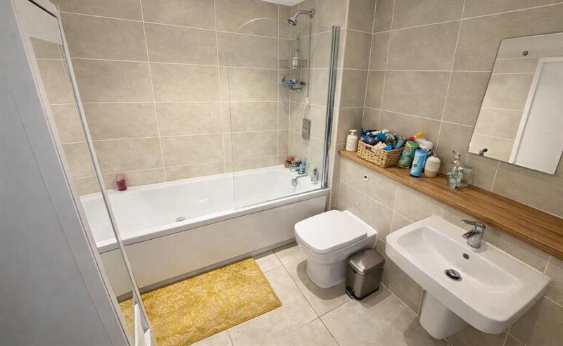 Flat Pomona Strand in Trafford