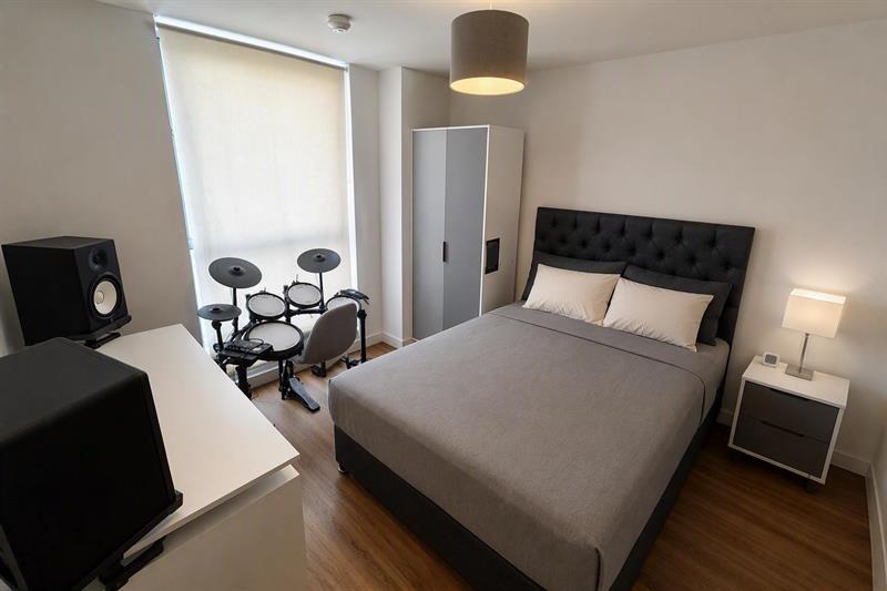 Flat Pomona Strand in Trafford