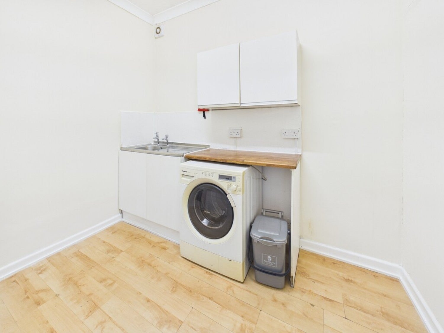 Flat Pentyre Terrace in Plymouth