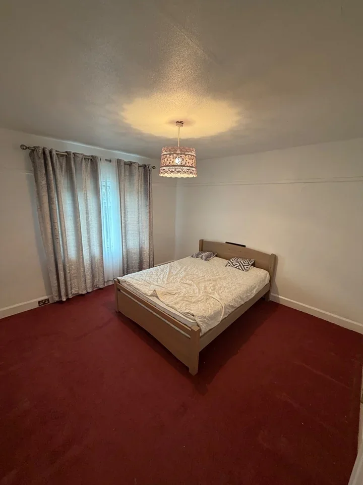 Room Longstomps Avenue in Chelmsford