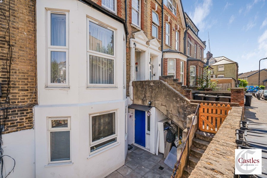 Flat Bethune Road in Greater London