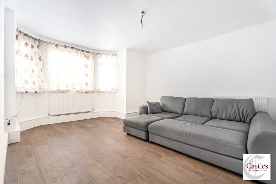 Flat Bethune Road in Greater London