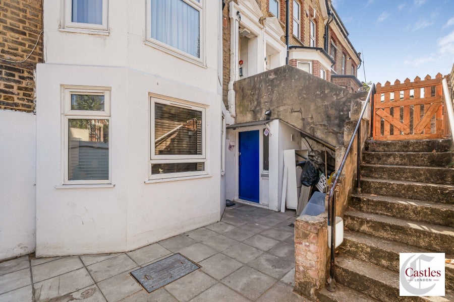 Flat Bethune Road in Greater London