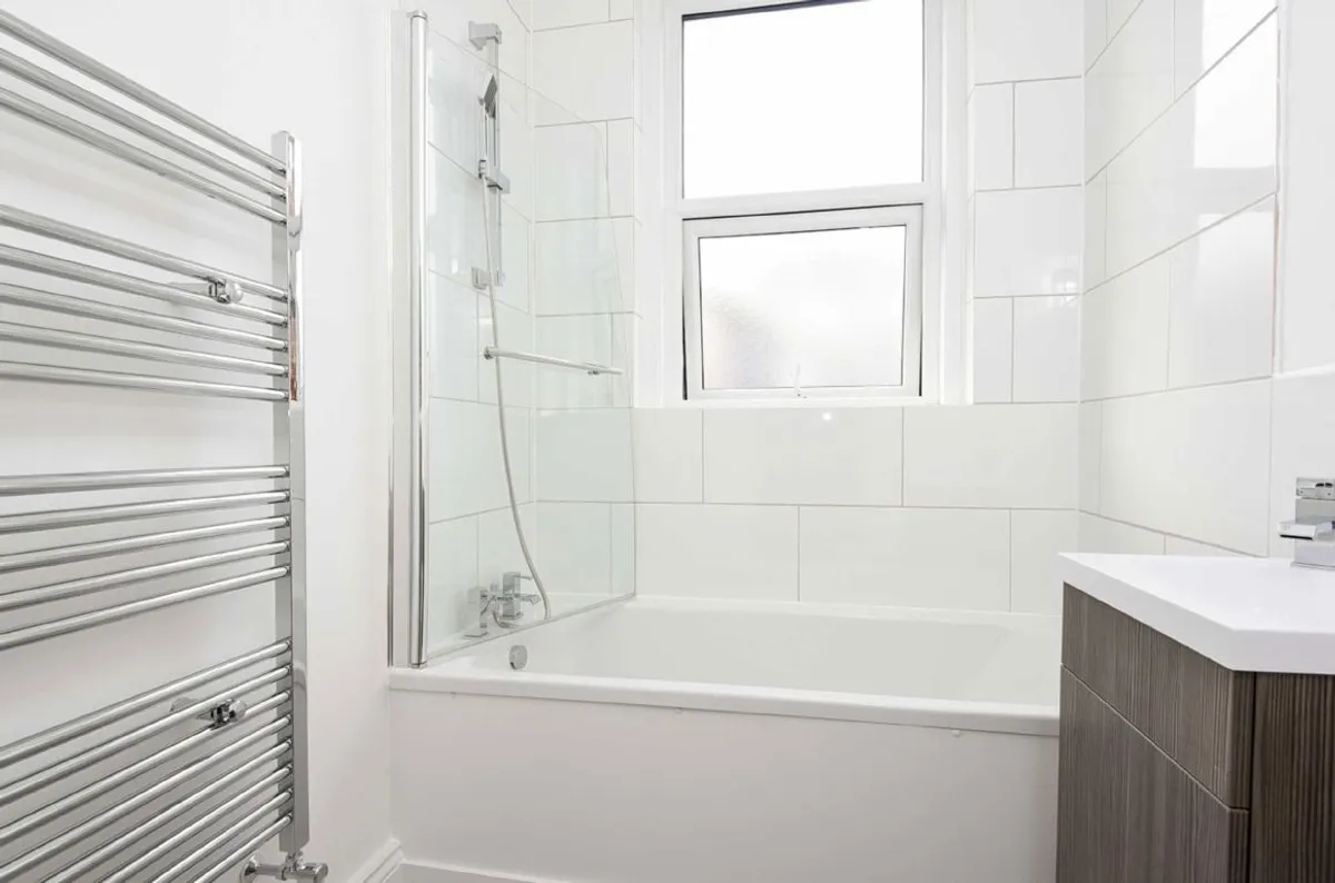 Flat Ambleside Avenue in Greater London