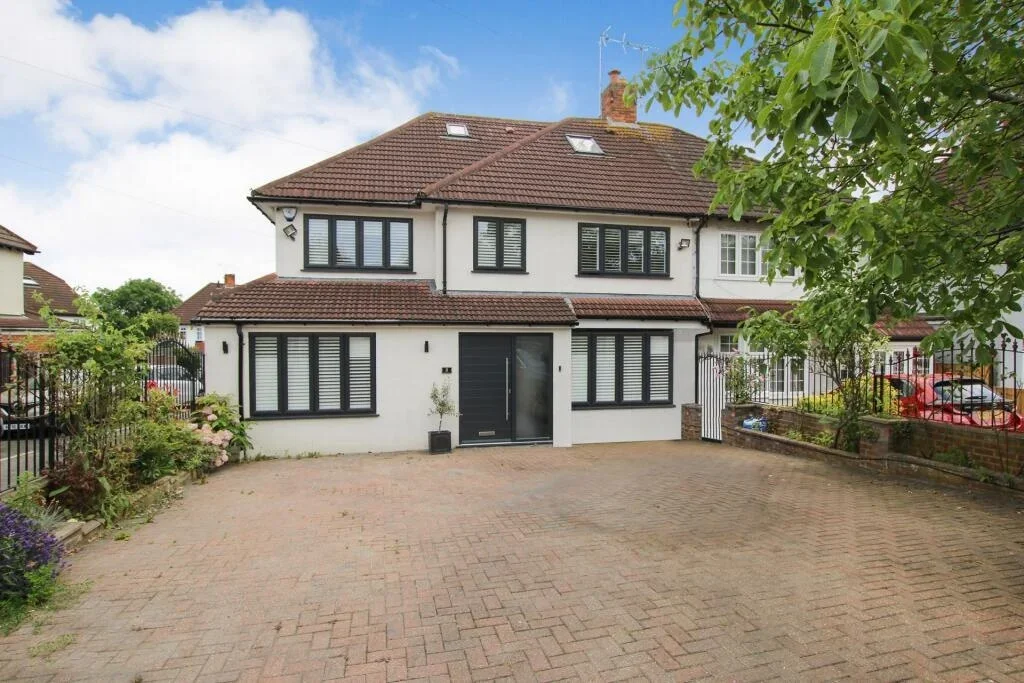 House Frankland Close in Greater London