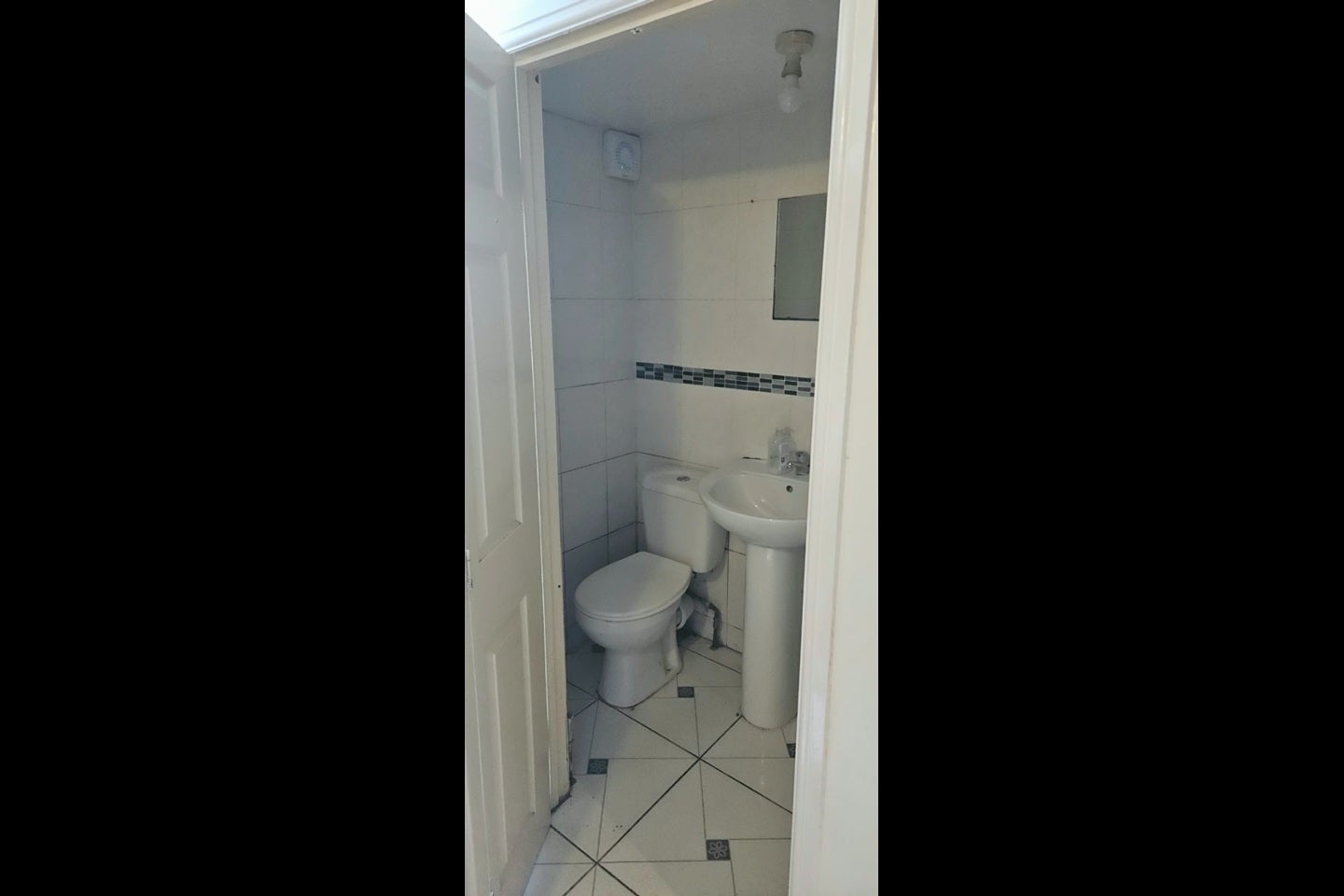 Room Baronsmead Road in High Wycombe