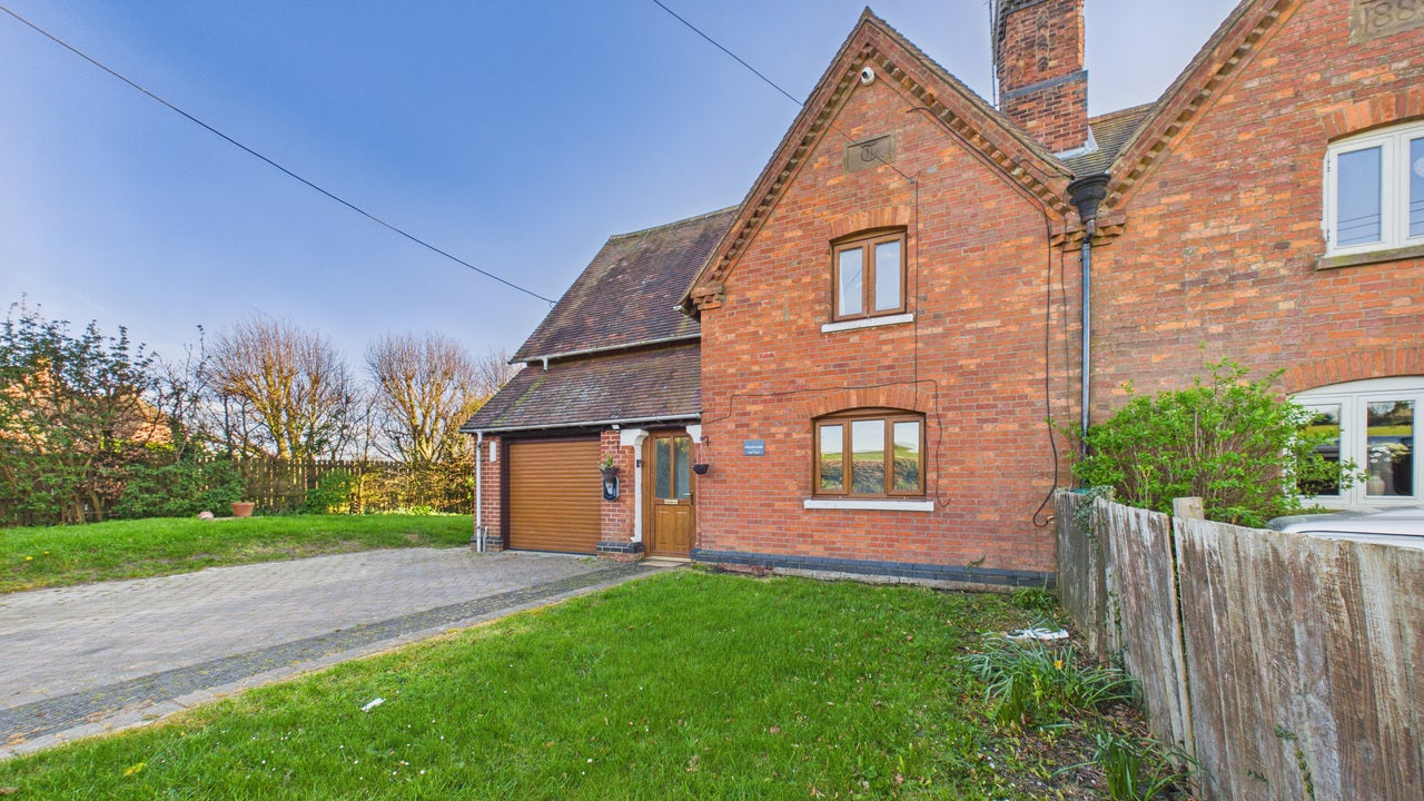 House Canberra Close in St Albans