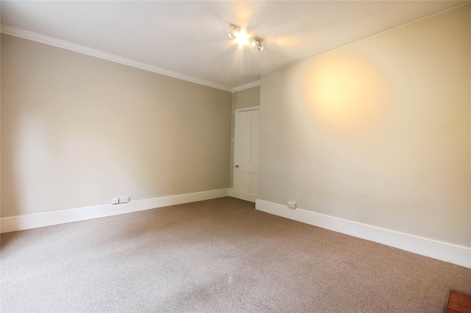 Flat Silwood Road in Sunningdale