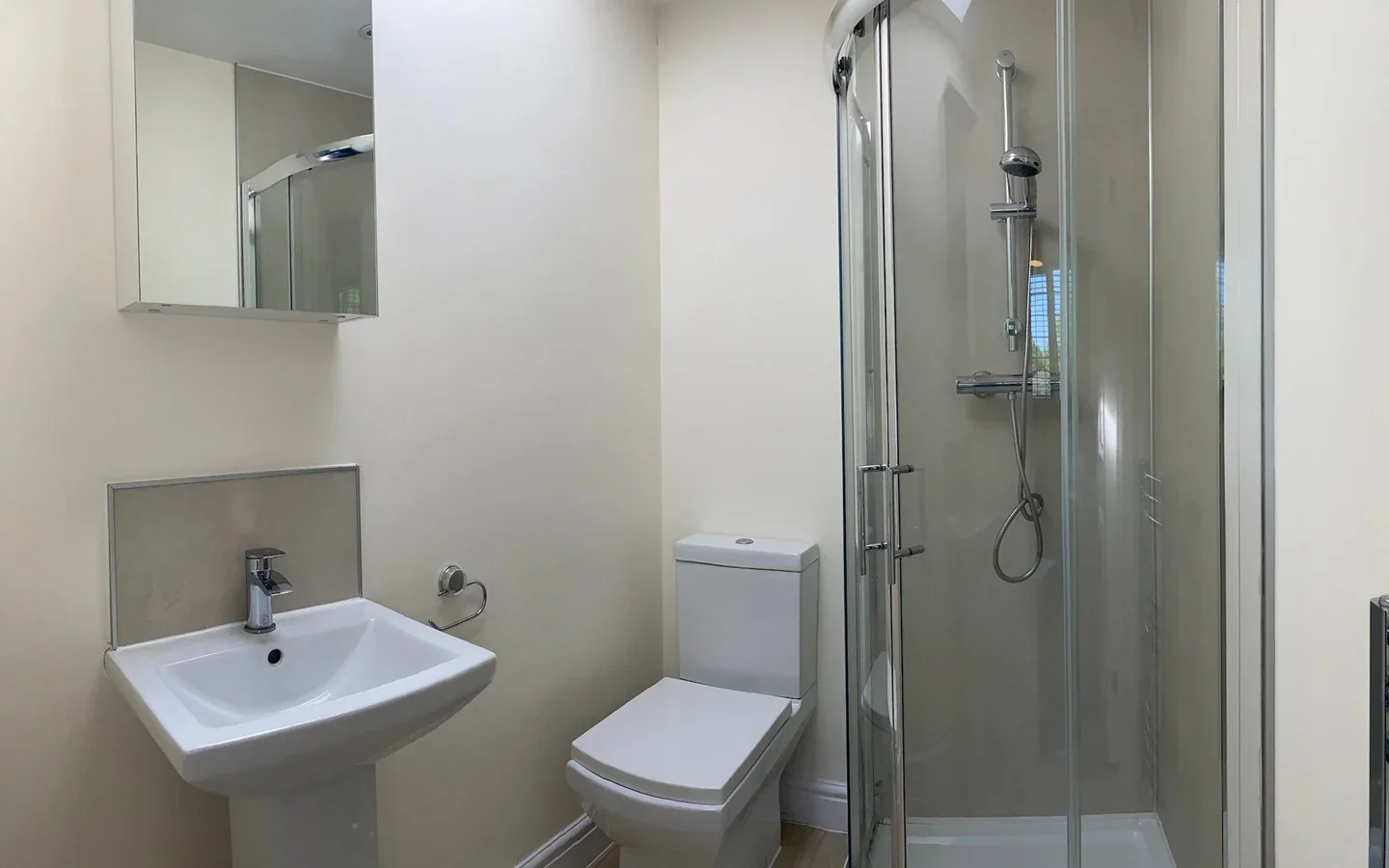 Room Barrow Hill Close in Epsom and Ewell