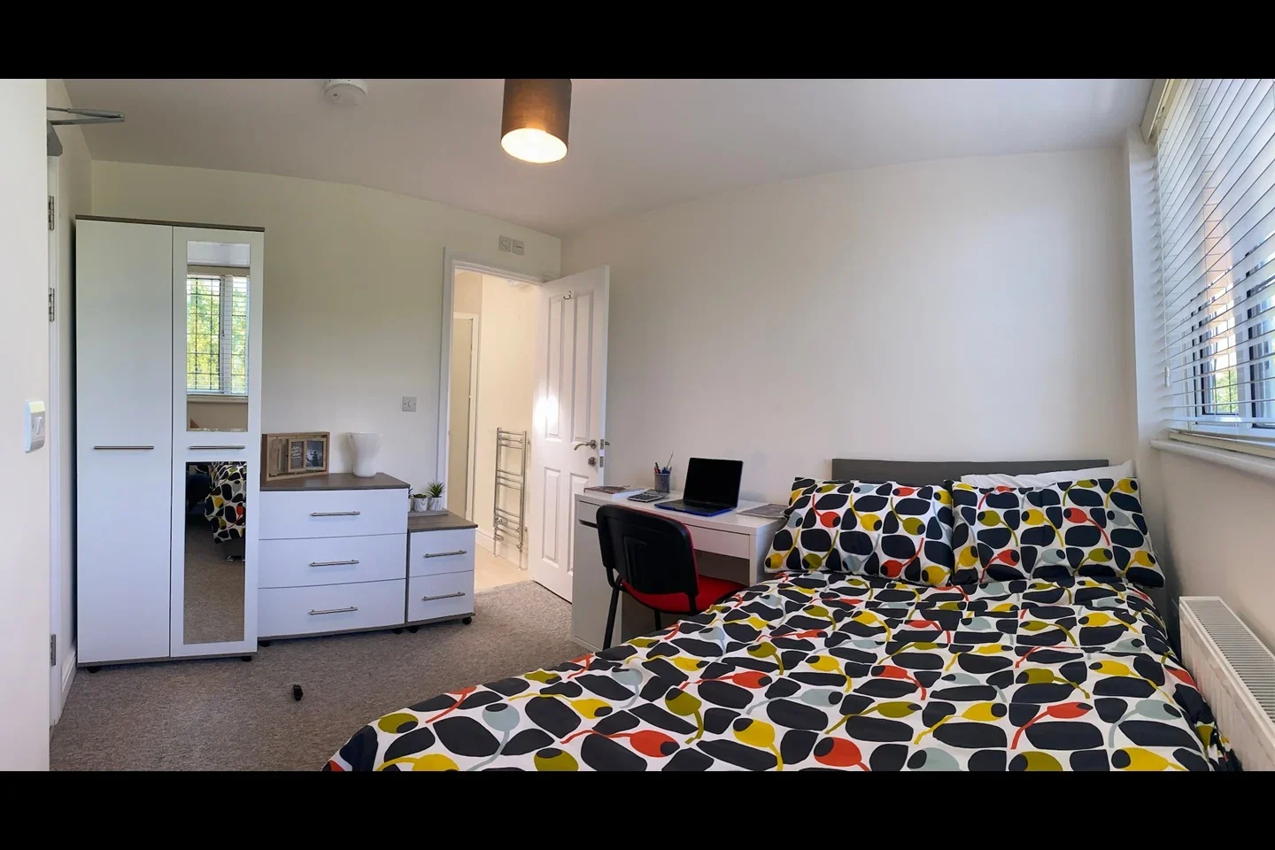Room Barrow Hill Close in Epsom and Ewell