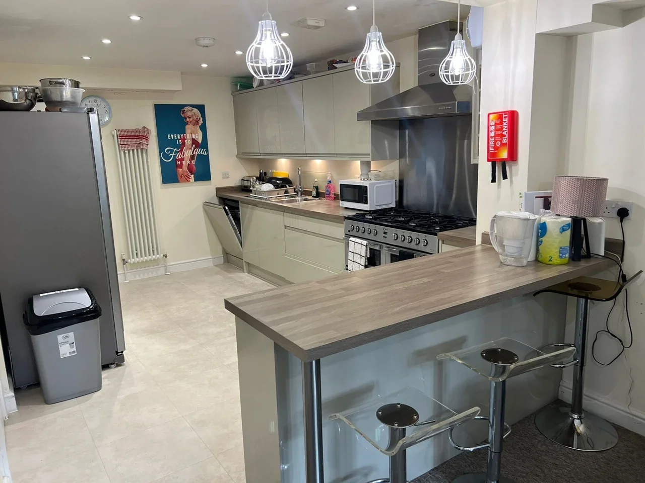 Room Barrow Hill Close in Epsom and Ewell