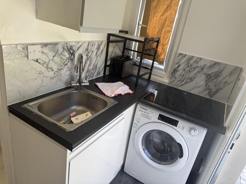 Flat Petten Grove in Greater London