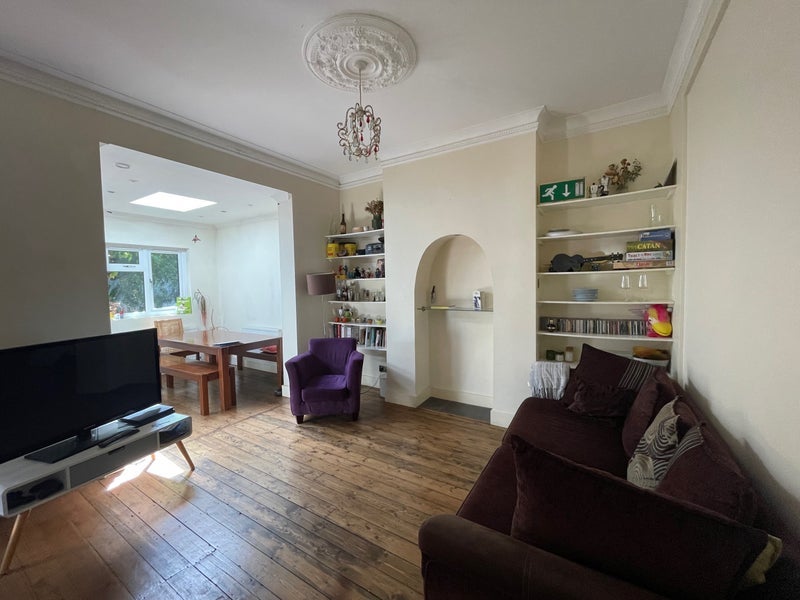 Room Lowden Road in Greater London