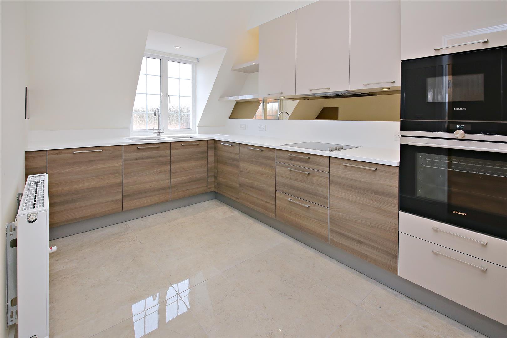 Flat Beechcroft Avenue in Greater London