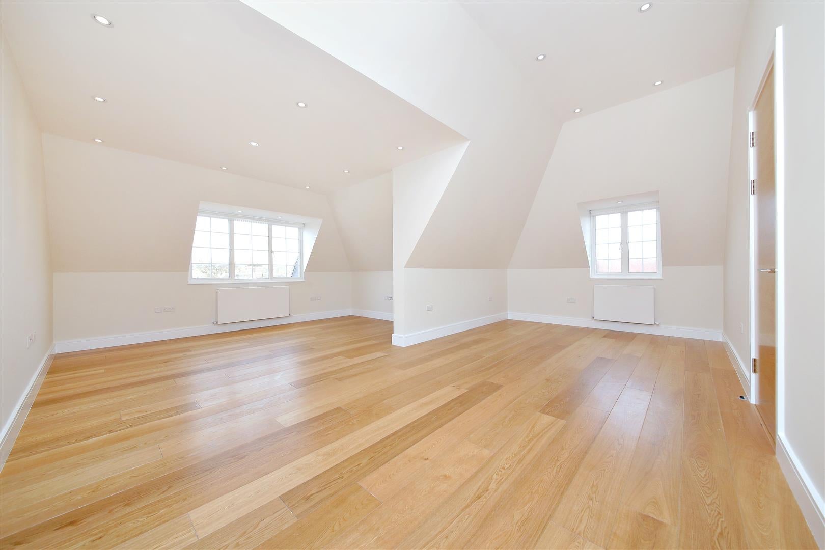 Flat Beechcroft Avenue in Greater London