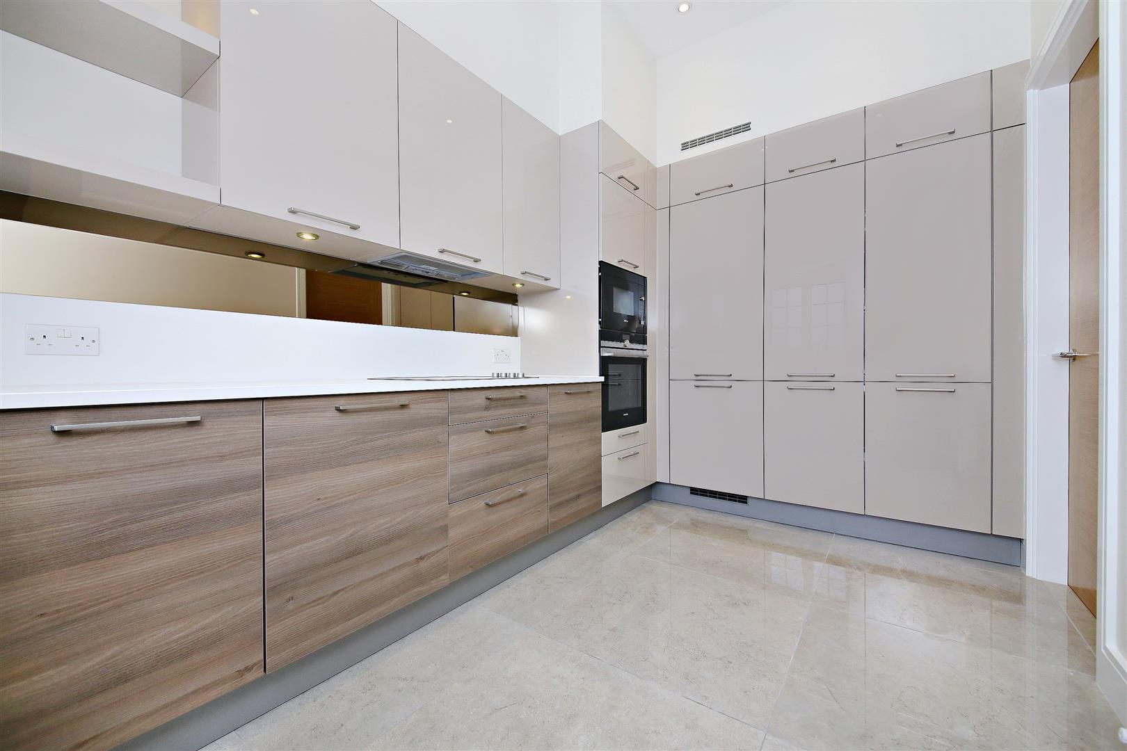 Flat Beechcroft Avenue in Greater London