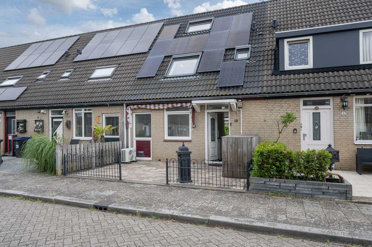 Huis B. Merkelbachstraat 18 in Almere