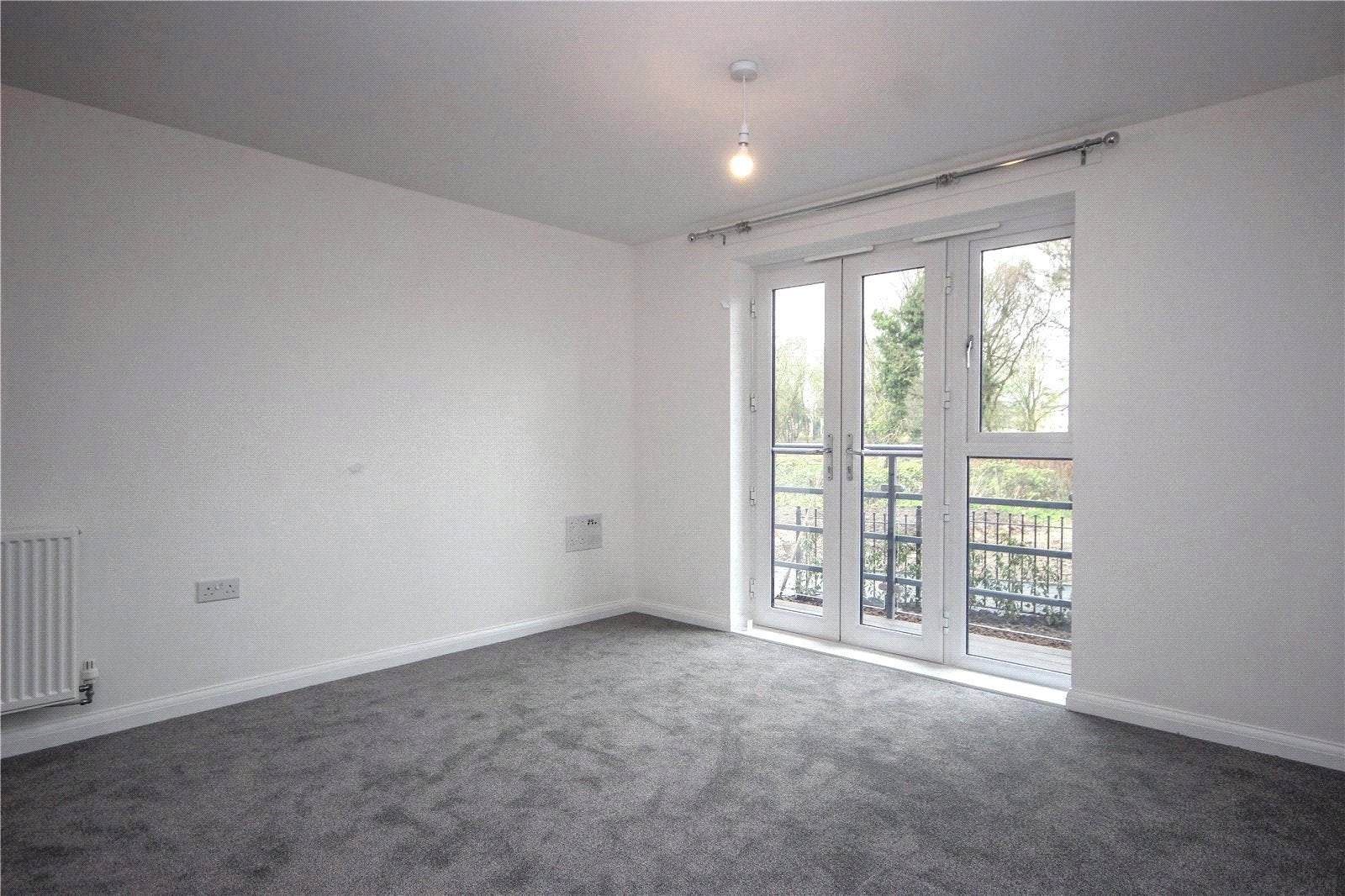 Flat Mansell Road in Bristol